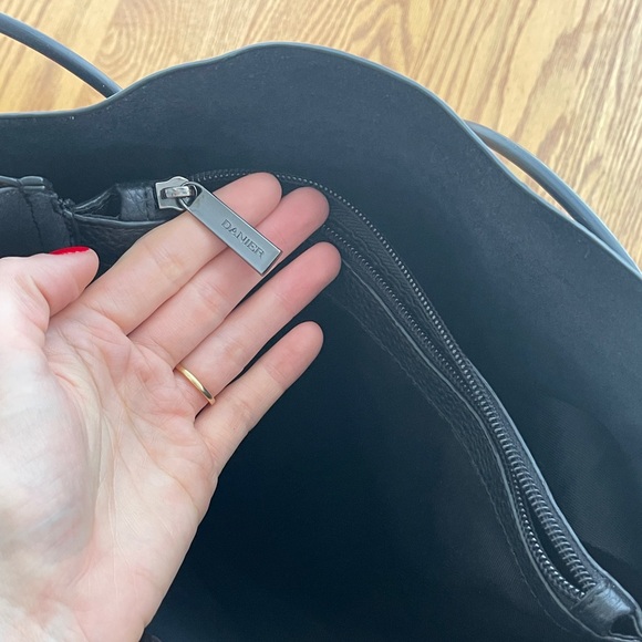 Danier Pebbled Leather Bag - Picture 4 of 5